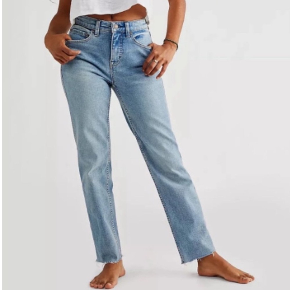 We The Free CRVY High-Rise Vintage Fray Hem Straight Jeans Women's Size 30 Short